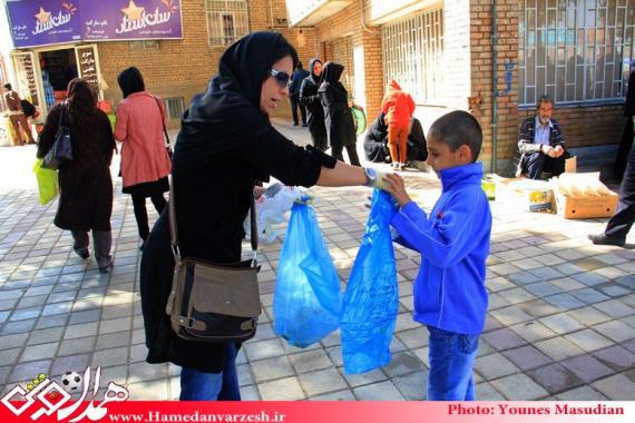 جمع آوری ظروف پلاستیکی در روز تاسوعای حسینی(ع) از سطح شهرها در سراسر کشور 